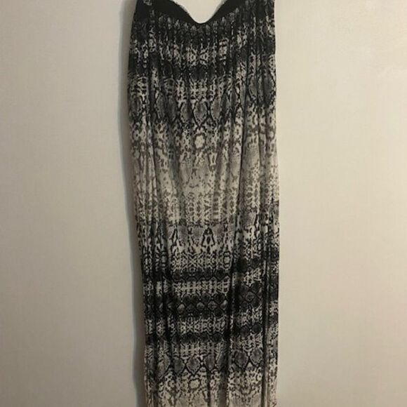 Kenneth Cole Black/Gray/White Maxi skirt, size 2X - Picture 1 of 3